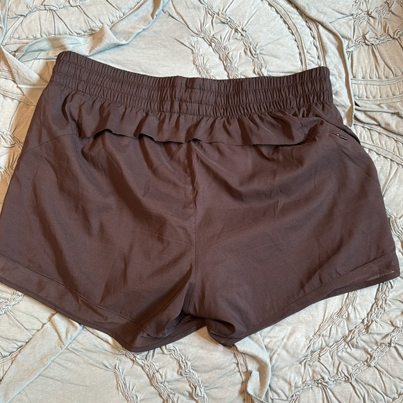 Athleta Mesh Racer Run Mid Rise Short - Picture 10 of 14